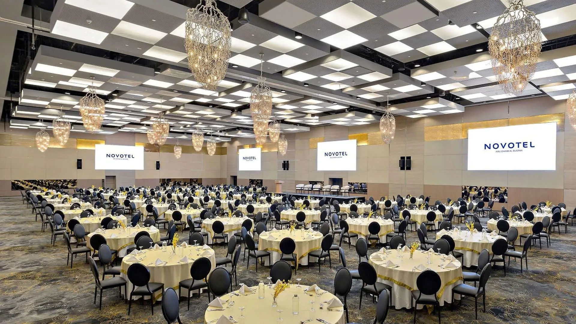 Novotel Abu Dhabi Al Bustan 4*,